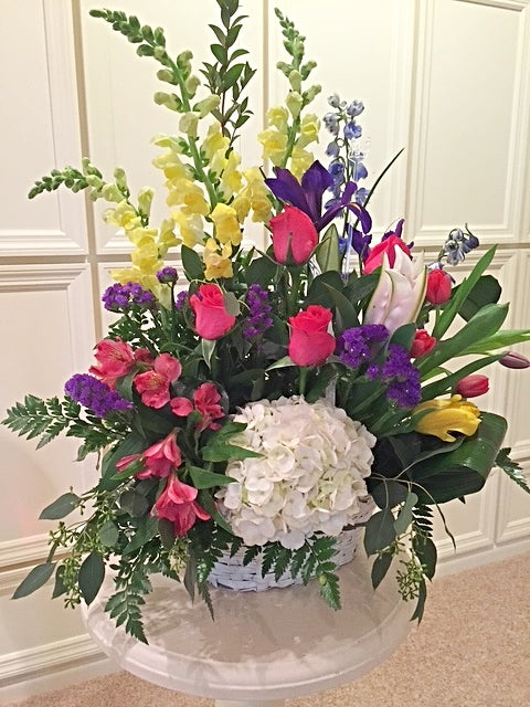 Elegant Bloom Floral Arrangement